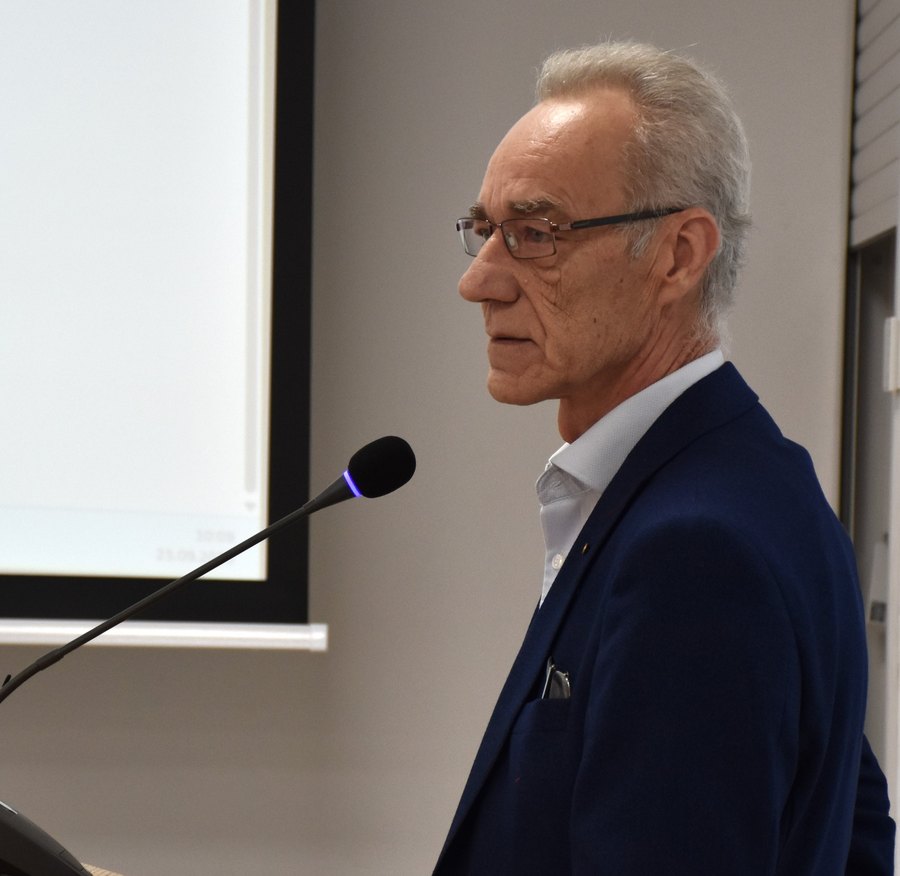 Andrzej Możejko, właściciel Lotniczego Antykwariatu